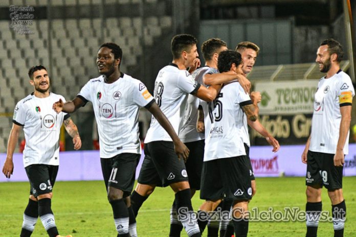 Emmanuel Gyasi with teammates Emmanuel Gyasi with teammates
