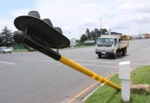 Awoshie- Mangoase residents go beserk over faulty traffic lights, warning shots fired