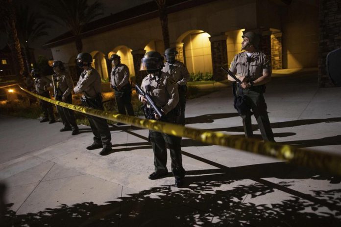 5f4e68220e270.image (Copy) police shoting
