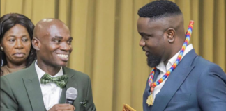 Sarkodie receives Dr UN's award at Alisa Hotel in Accra