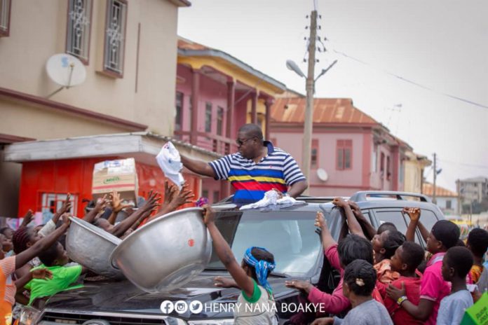 Election 2020: Nana B mobbed at Bantama market Election 2020: Nana B mobbed at Bantama market