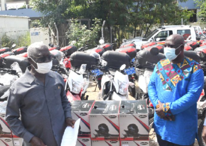 Senior Minister presents vehicles to Births and Deaths registry