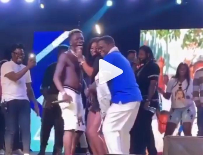 MP-elect for Hohoe, Hon Peter Amewu grinds hot ladies at his victory concert Energy Minister Peter Amewu spotted grinding Shatta Wale's girls at concert