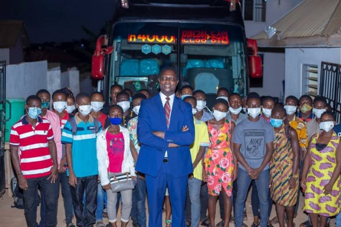 Dr. Yaw Adutwum Dr. Adutwum and the 30 students