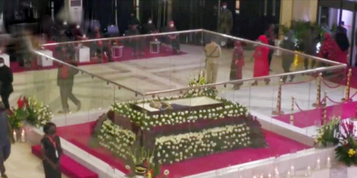 Rawlings’ state funeral: Filing past