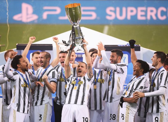 Italian Super Cup - Final - Juventus v Napoli - Mapei Stadium, Reggio Emilia, Italy - January 20, 2021 Juventus players celebrate with the Italian Super Cup REUTERS/Alberto Lingria Italian Super Cup - Final - Juventus v Napoli - Mapei Stadium, Reggio Emilia, Italy - January 20, 2021 Juventus players celebrate with the Italian Super Cup REUTERS/Alberto Lingria