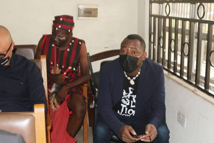 Presidential candidate 'storms' court with herbalist during trial