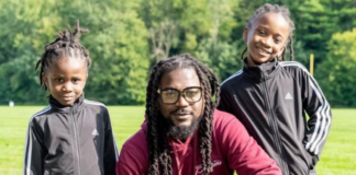 Samini and his two kids show off their Rastafarian dreadlocks