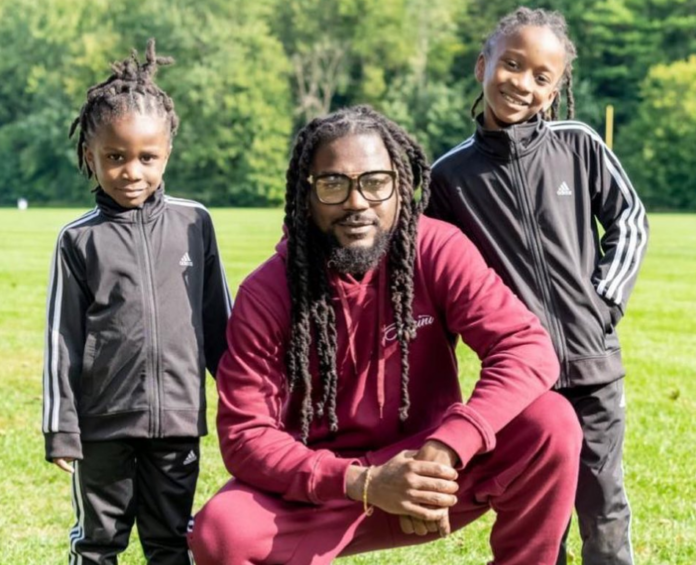 Samini and his two kids show off their Rastafarian dreadlocks Samini and his two kids show off their Rastafarian dreadlocks