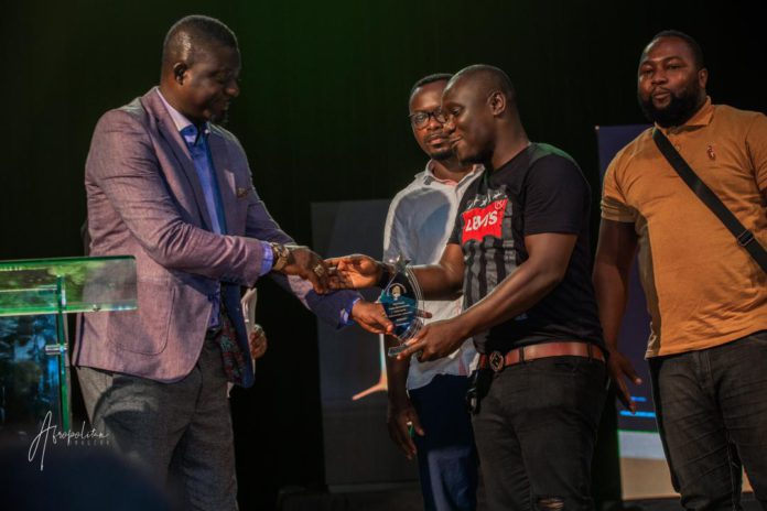 Kobby Stonne wins Commentator of the Year at Foklex Media Awards
