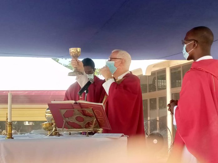Catholic church holds send-off ceremony for Father Campbell