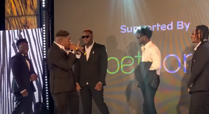 Medikal walks off stage at 4Syte Music Video Awards 2021 Medikal walks off stage at 4Syte Music Video Awards 2021