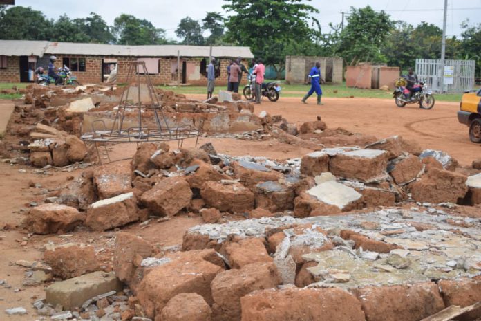 Tigare pupils stranded as heavy downpour collapses school block
