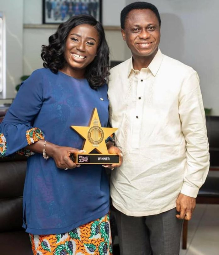 Diana Hamilton presents Artiste of the Year award to Church of Pentecost