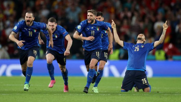 Soccer Football - Euro 2020 - Semi Final - Italy v Spain - Wembley Stadium, London, Britain - July 6, 2021 Italy players celebrate after winning the penalty shoot-out Pool via REUTERS/Carl Recine Soccer Football - Euro 2020 - Semi Final - Italy v Spain - Wembley Stadium, London, Britain - July 6, 2021 Italy players celebrate after winning the penalty shoot-out Pool via REUTERS/Carl Recine