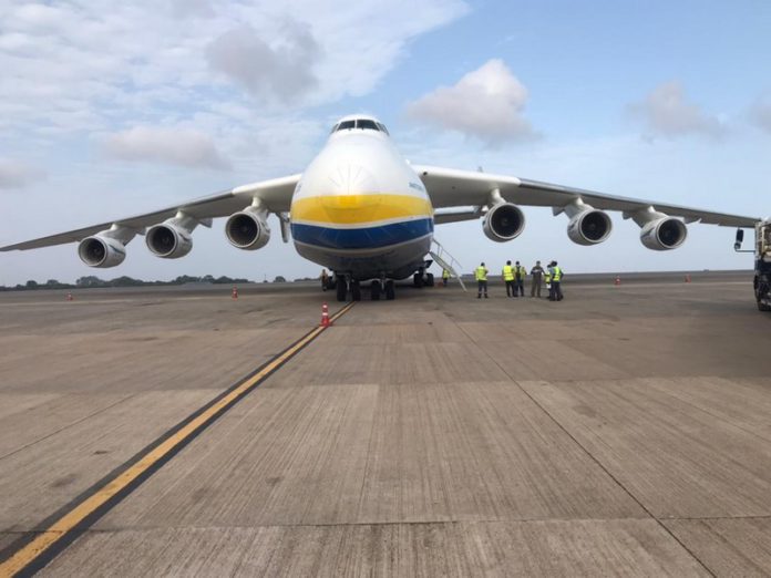 It is a six-engine plane It is a six-engine plane