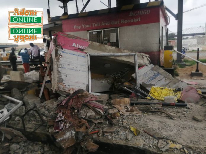 Tipper truck crashes into Tema motorway toll booth