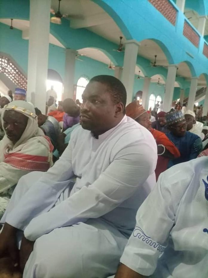 Catholic priest joins Muslims for Eid-ul-Adha prayers