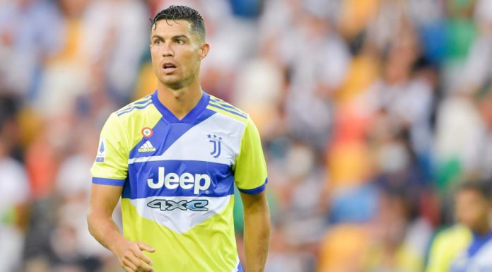 Cristiano-Ronaldo-210822-LooksOn-G-1050