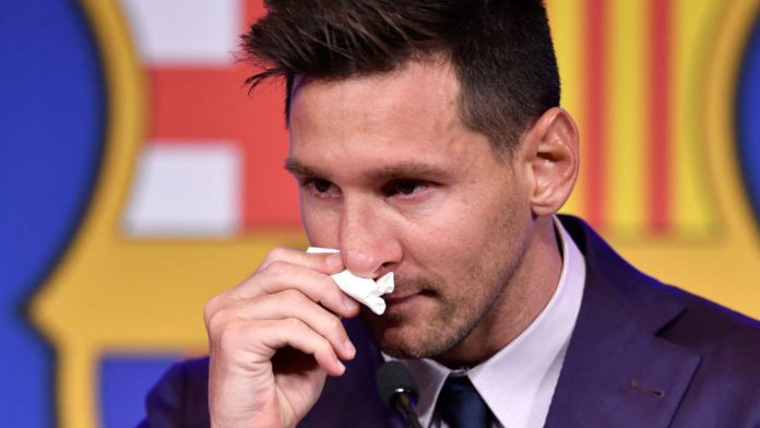 The tissue Messi used to wipe his tears at his Barcelona press conference / PAU BARRENA/Getty Images The tissue Messi used to wipe his tears at his Barcelona press conference / PAU BARRENA/Getty Images