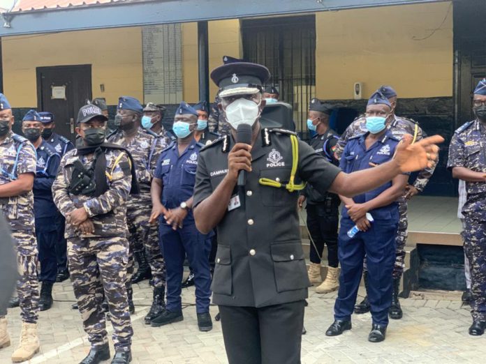 Dampare with Police
