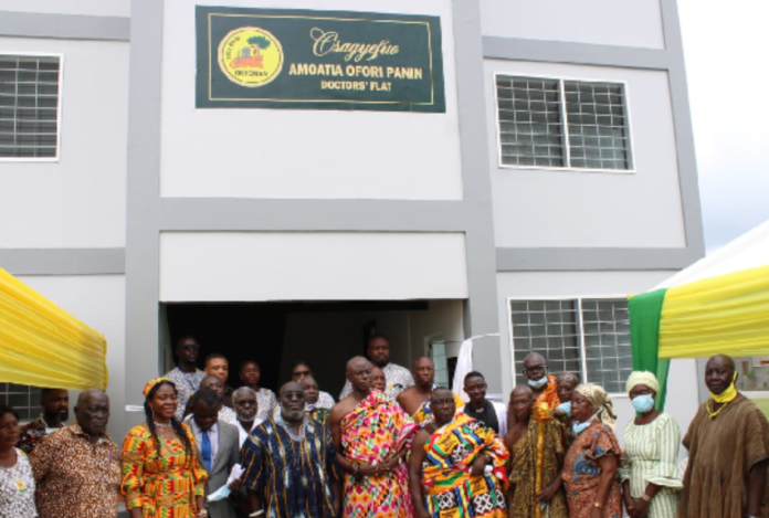 • Some officials in front of the accommodation facility for the medical officers • Some officials in front of the accommodation facility for the medical officers