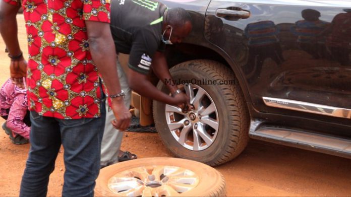 Roads-Minister-flat-tyre--754x424
