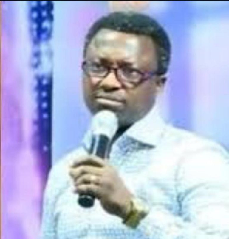 Opambour blasts Yaw Sarpong’s ‘wife’ for dragging him to a radio station [Watch]