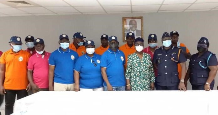 4The CEO of GSA, Benonita Bismarck in a group picture with the leaders of the delegation