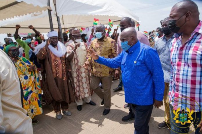 Onion-sellers-thank-Akufo-Addo-636x424 (Copy)