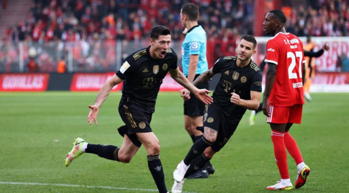Robert-Lewandowski-211030-celebrates-G-1050