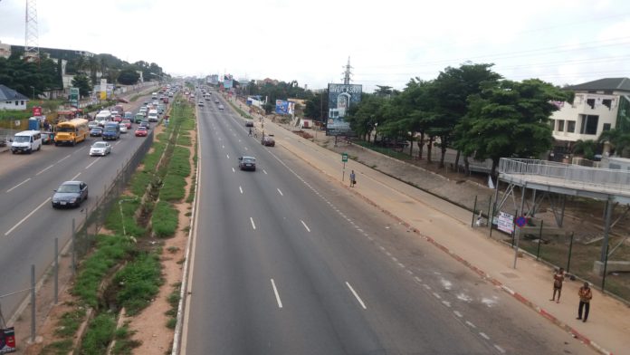 Shiashie_section_of_the_Tetteh_Quarshie-Madina_road_11