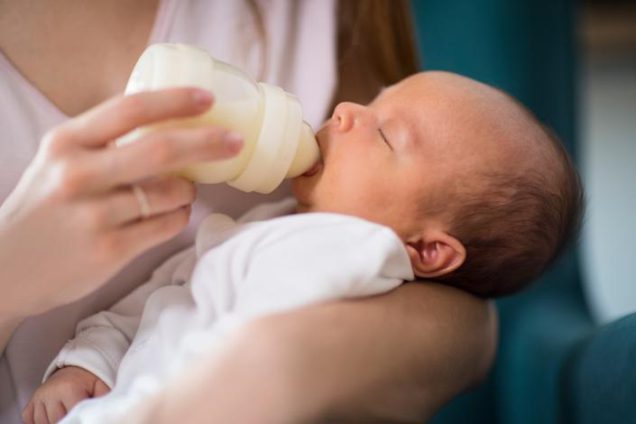 A-baby-being-bottle-fed-milk-636x424