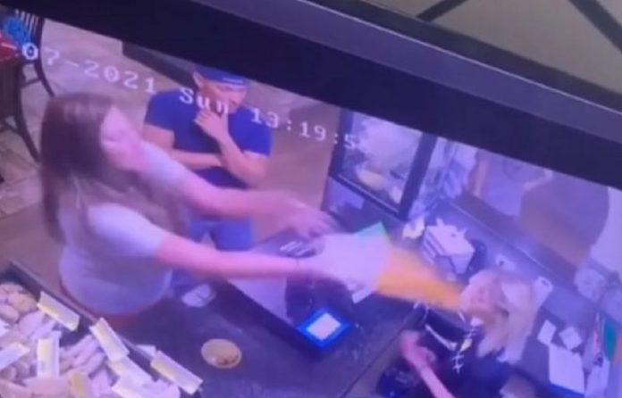 Customer throws hot soup in cashier’s face after plastic lid melted
