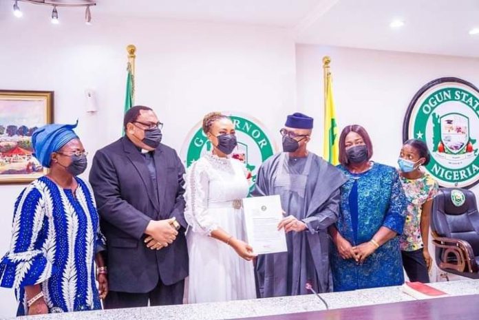 Lady awarded with cash, bungalow for breaking 29-year-old record at her university