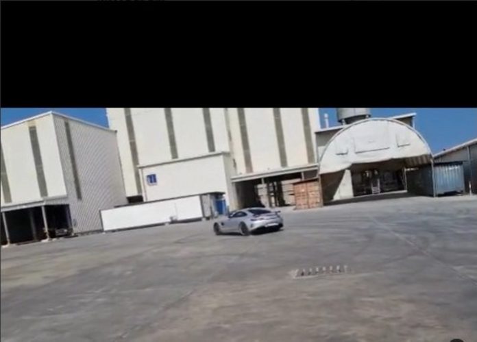 Ibrahim Mahama - car