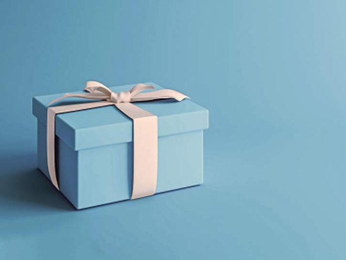 light blue gift box on light blue background-7944-da9c5f12366780c66aedffff40b250d0@1x
