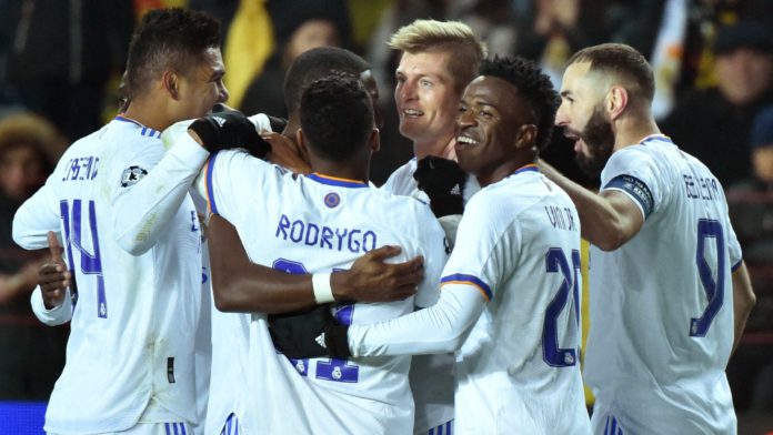 Real_Madrid_celebrate_2021-22