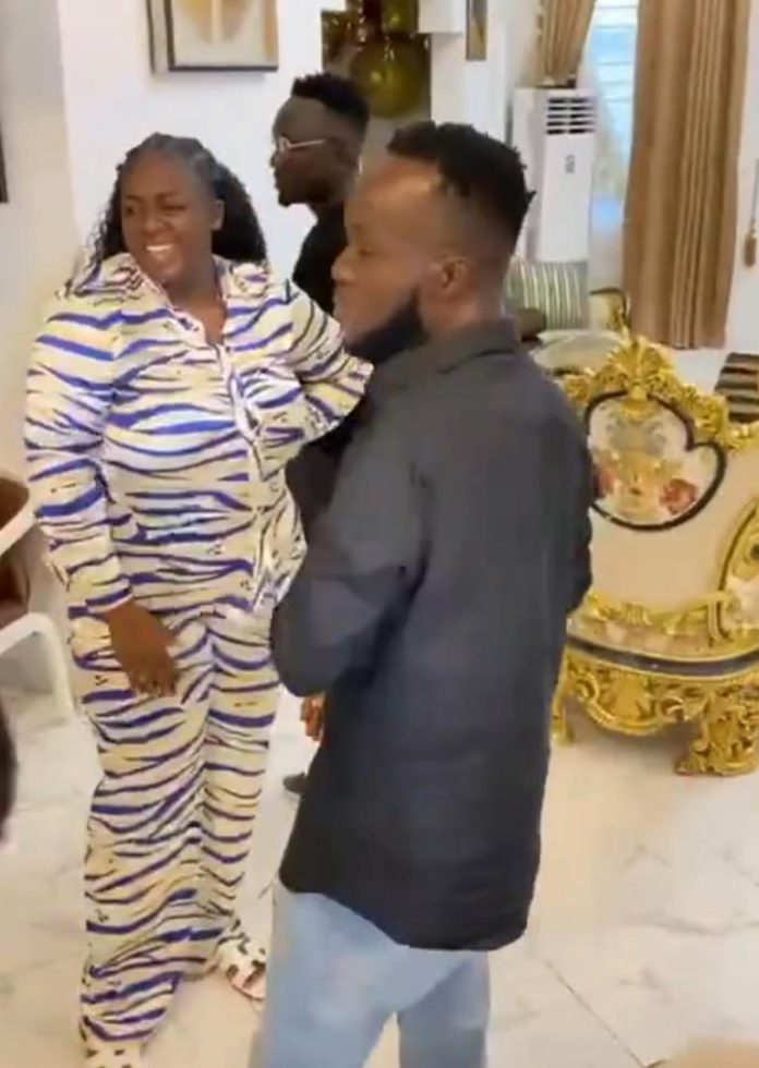 Akwaboah serenading Tracey Boakye