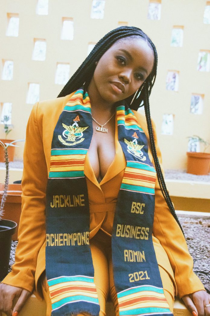 Gyakie graduates from KNUST