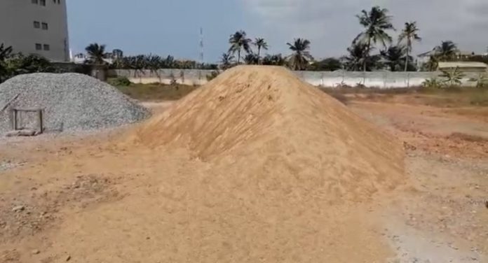 2 heaps of gravel and sand on the site meant of La General Hospital reconstruction