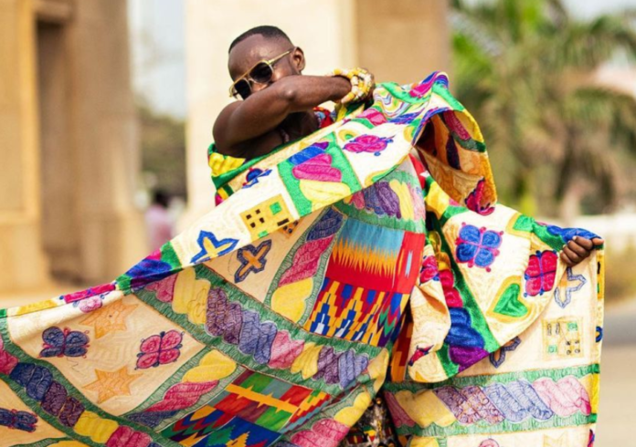 Okyeame Kwame | photo credit: @sarboatphotographyc /Instagram Okyeame Kwame wears Kente ... Okyeame Kwame | photo credit: @sarboatphotographyc /Instagram