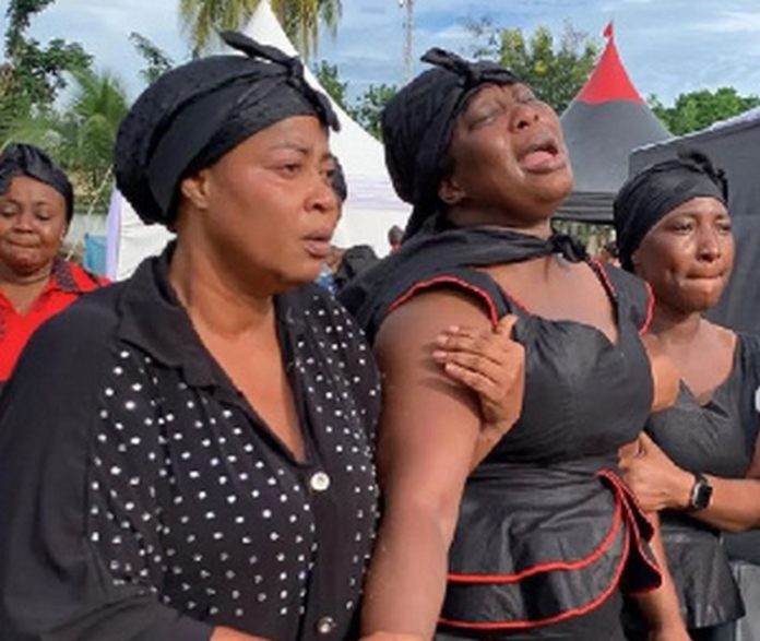 Actress, Gloria Osei Sarfo (middle) mourns late mother Actress, Gloria Osei Sarfo (middle) mourns late mother