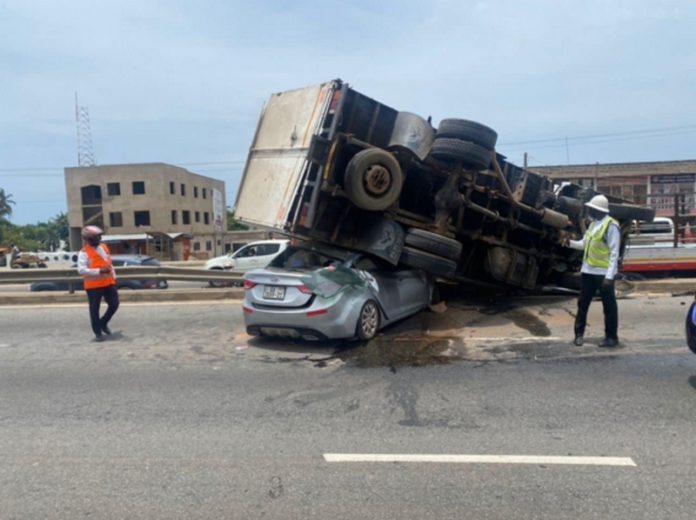 Accra-Kasoa-road-accident-causes-heavy-traffic-567x424 (Copy)