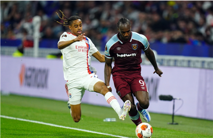 West Ham United's Michail Antonio (R) West Ham United's Michail Antonio (R)