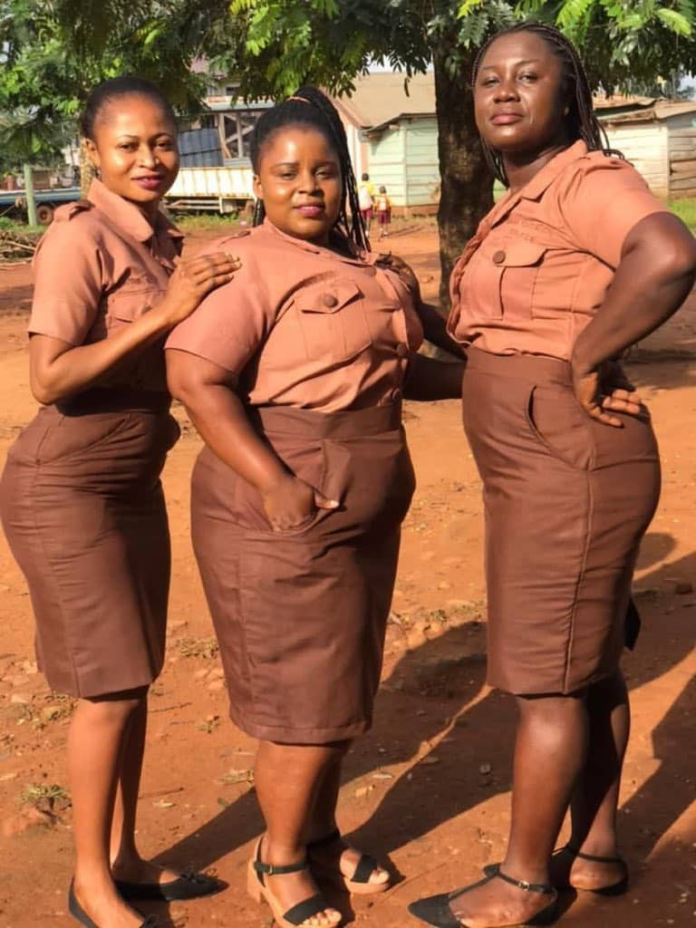 Teachers wearing uniforms Teachers wearing uniforms