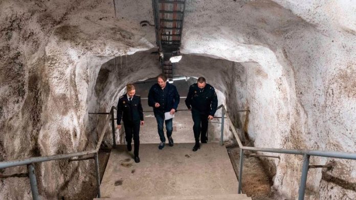 Matt Roper, centre, visits one of the shelters (Image: Rowan Griffiths / Daily Mirror) Matt Roper, centre, visits one of the shelters (Image: Rowan Griffiths / Daily Mirror)