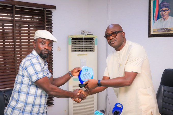 Driver of burning tanker honored / Credit: Delta State Government