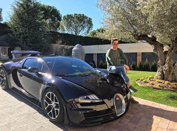 Cristiano Ronaldo's £1.7m Bugatti Veyron Image Source: @Cristiano Ronaldo / Twitter Cristiano Ronaldo's £1.7m Bugatti Veyron Image Source: @Cristiano Ronaldo / Twitter