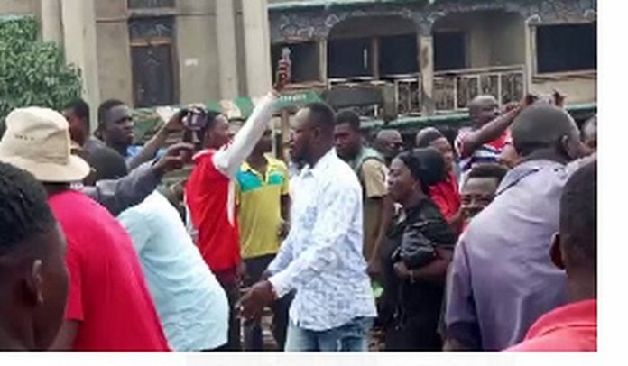 The residents hooted at their MP The residents hooted at their MP